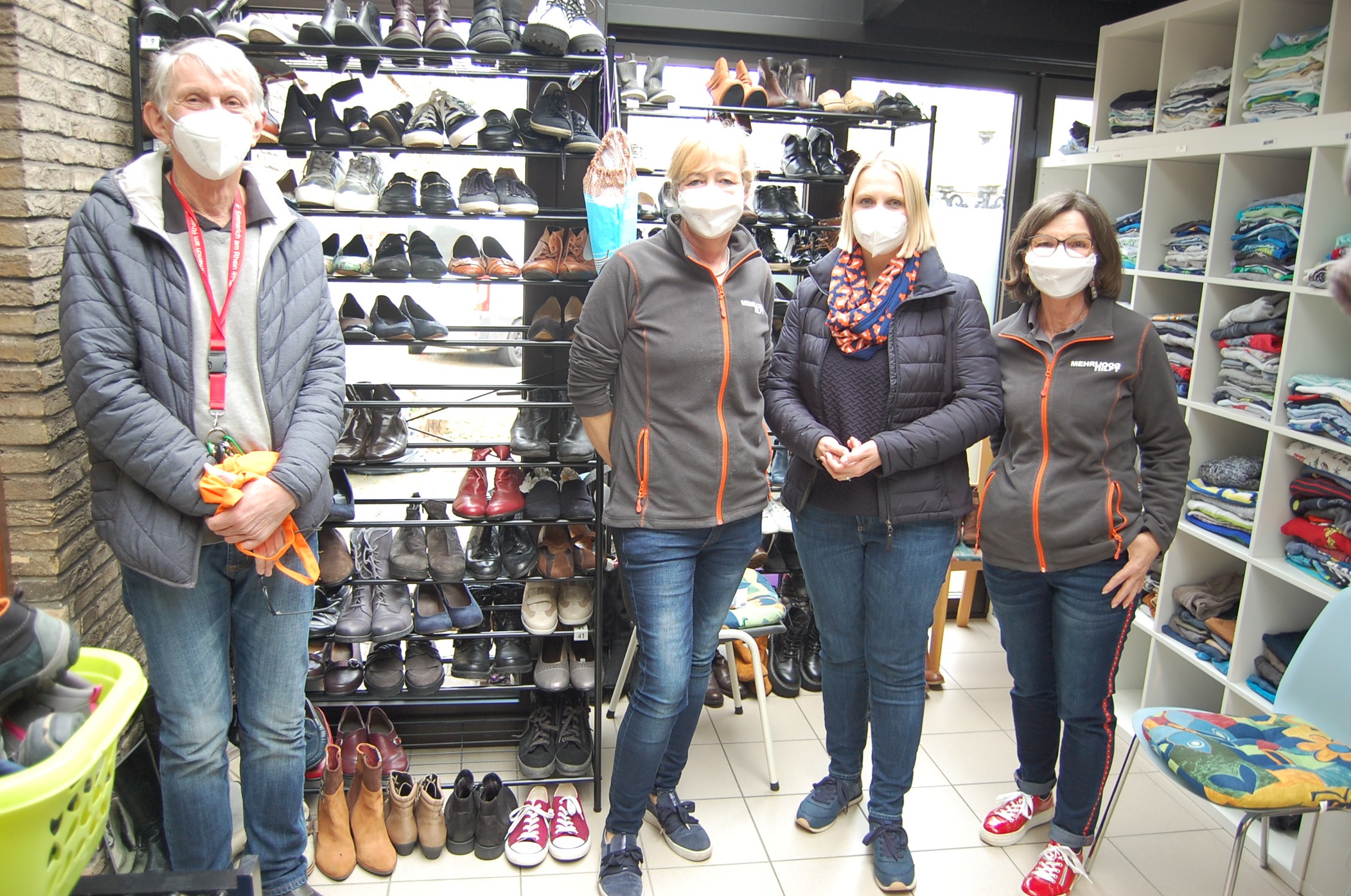  Bro Charlotte Quik MdL :                                      

(v.l.) Hans-Jrgen Kraayvanger, Anja Dopp, Charlotte Quik MdL und Mirjam Hebing.