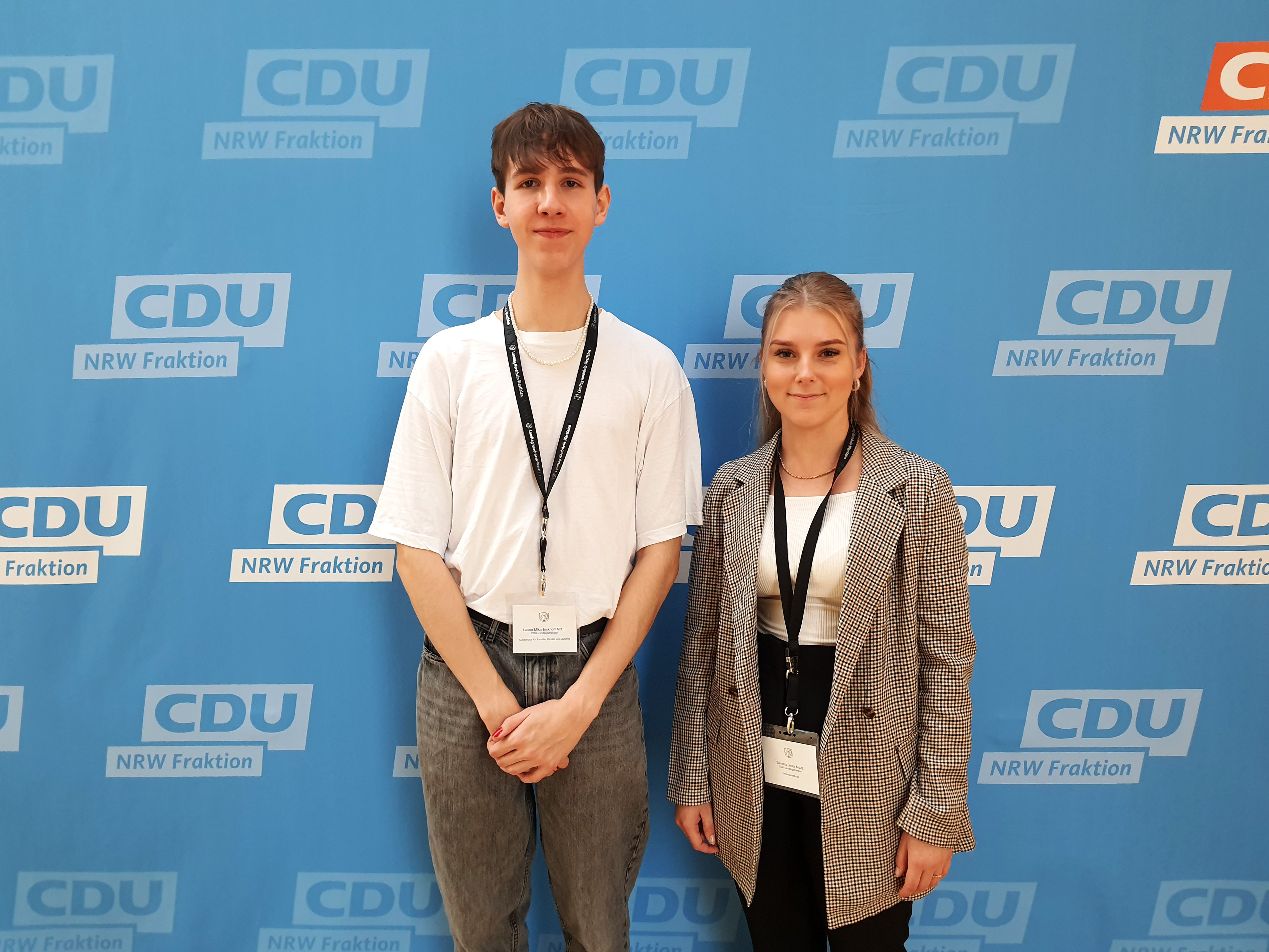 (Foto: Lukas Schulte, Landtagsbro Charlotte Quik MdL)

Samina Grote und Lasse Eickhoff von der Gesamtschule Hnxe aus dem Wahlkreis von Charlotte Quik nahmen am Jugendlandtag 2022 teil.